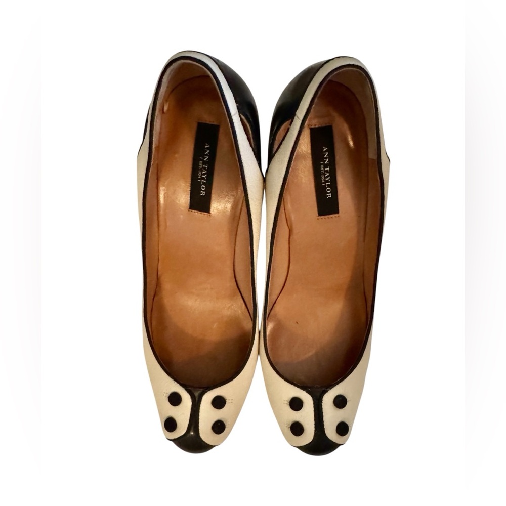[Ann Taylor] Ivory and Black Sofie Spectator Tuxedo Pumps Sz: 7.5M